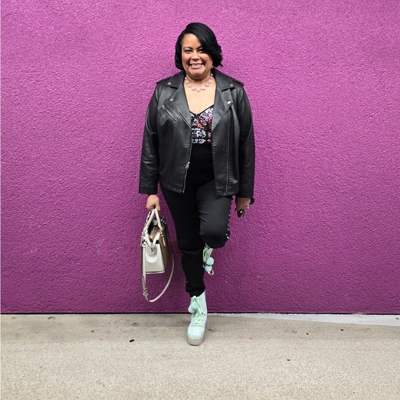 Meet your Posher, Nikima - Picture 3 of 3